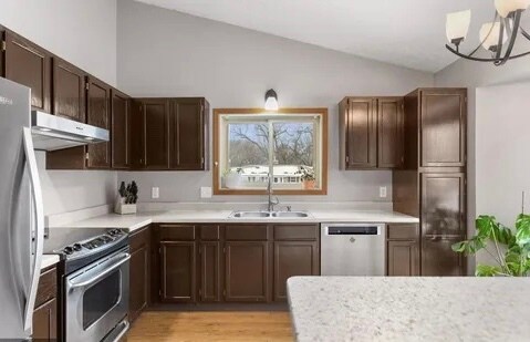 Building Photo - 912 W 66th St