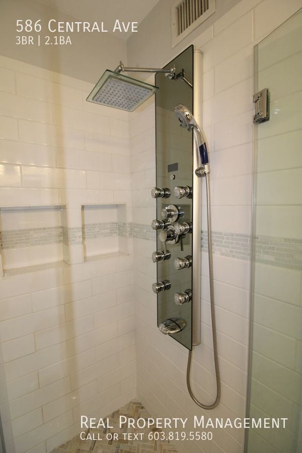 Building Photo - 586 Central Ave