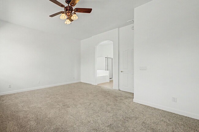 Building Photo - 1900 E Woodsman Pl