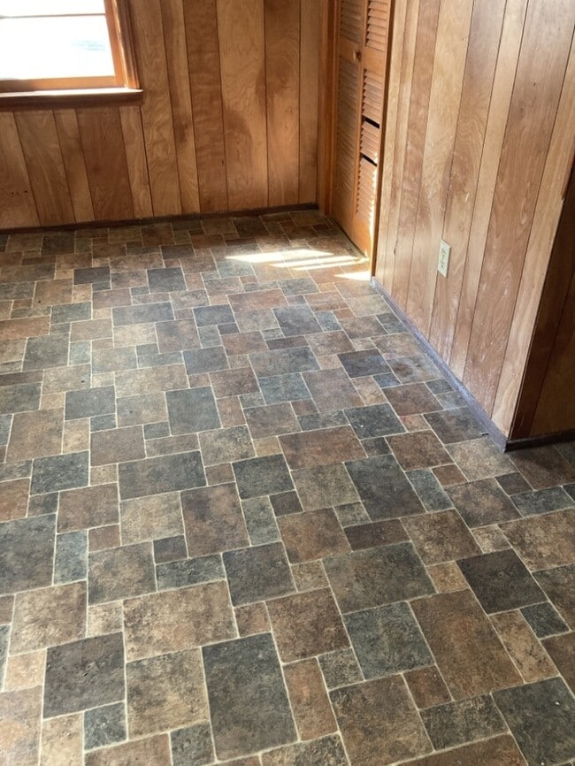 Building Photo - 2 Bedroom 1 Bathroom