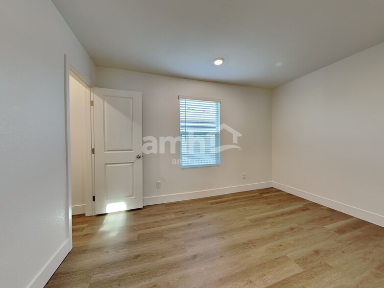Building Photo - 9247 River Owl Ct