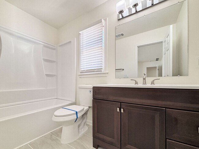 Building Photo - Spacious 5-Bedroom Home Near Lake Acworth!