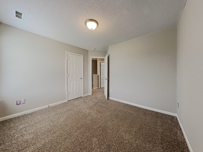 Building Photo - 7115 Lowen Rd