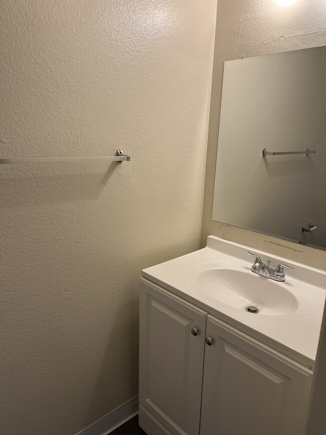 Building Photo - 240 N Spruce Ave