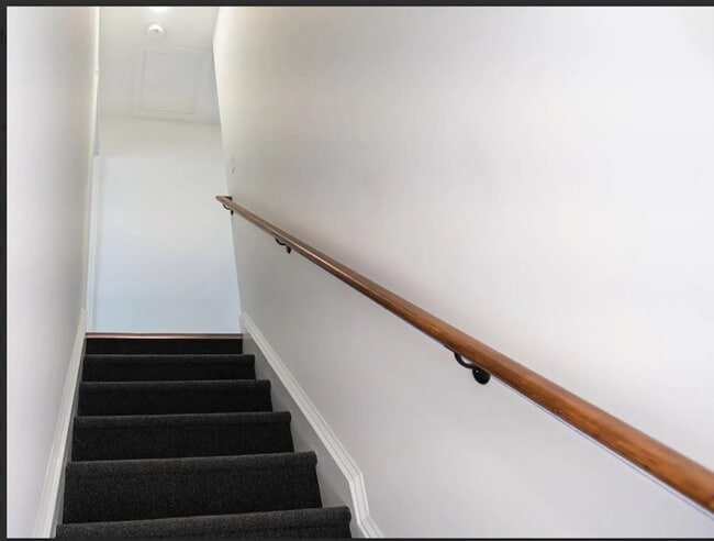 Building Photo - 1915 W Livingston St