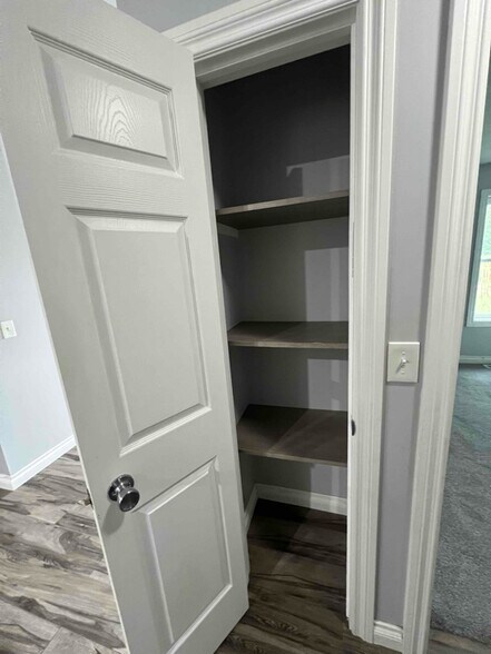 Building Photo - 6126 Jeffrey Pl