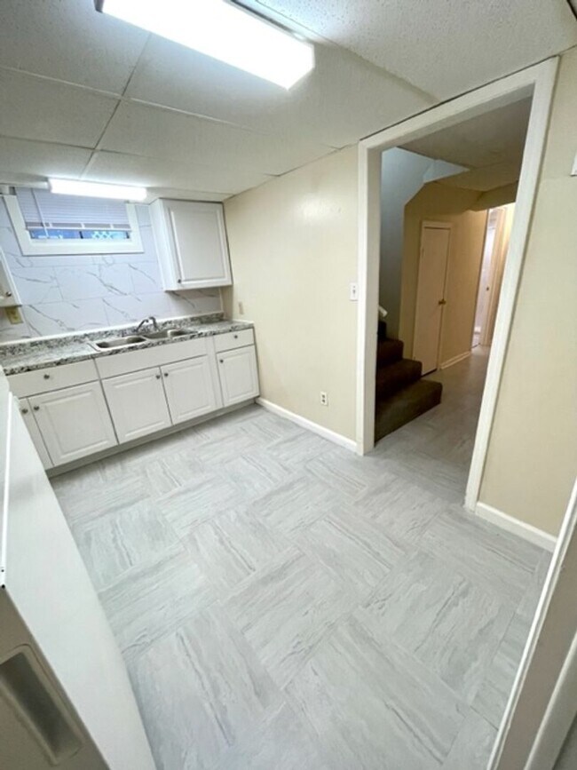 Building Photo - 1 Bedroom Apartment Downtown w/ Bonus Room...
