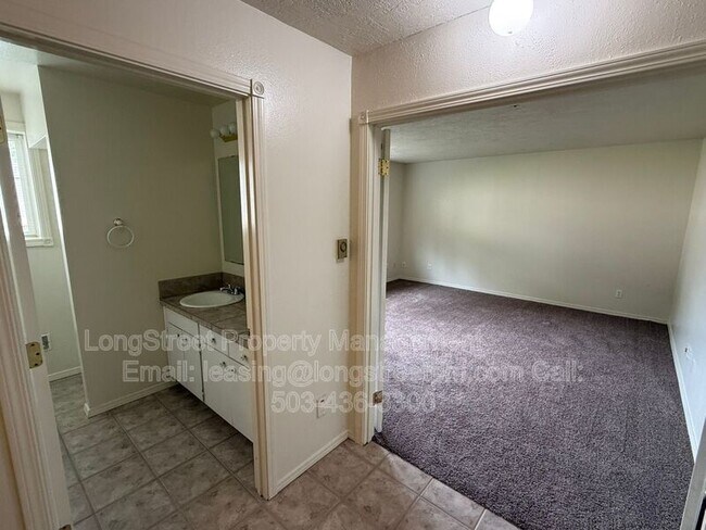 Building Photo - 1634 SW Knollbrook Pl