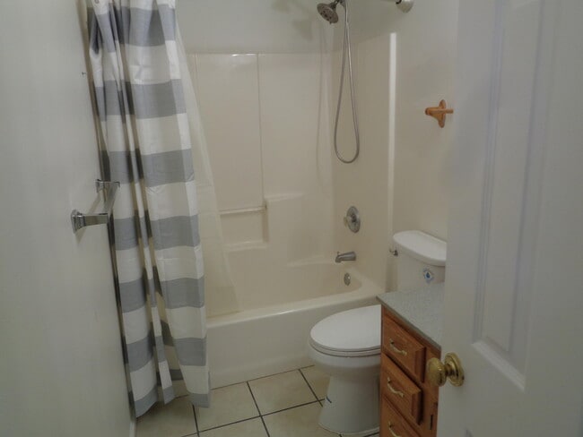 Building Photo - 408 Lindy Ln