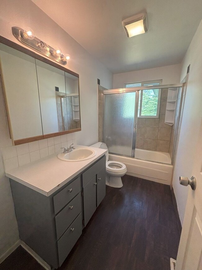 Building Photo - Cozy 4BR Home with Extra Space & Outdoor C...