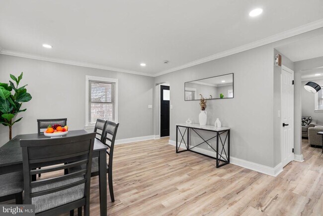 Building Photo - 10530 Scaggsville Rd