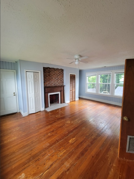 Building Photo - 1016 Pecan Ave