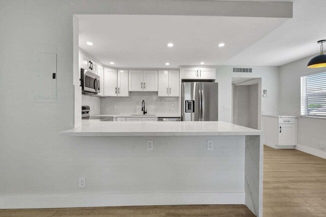 Building Photo - 114 Brittany Terrace