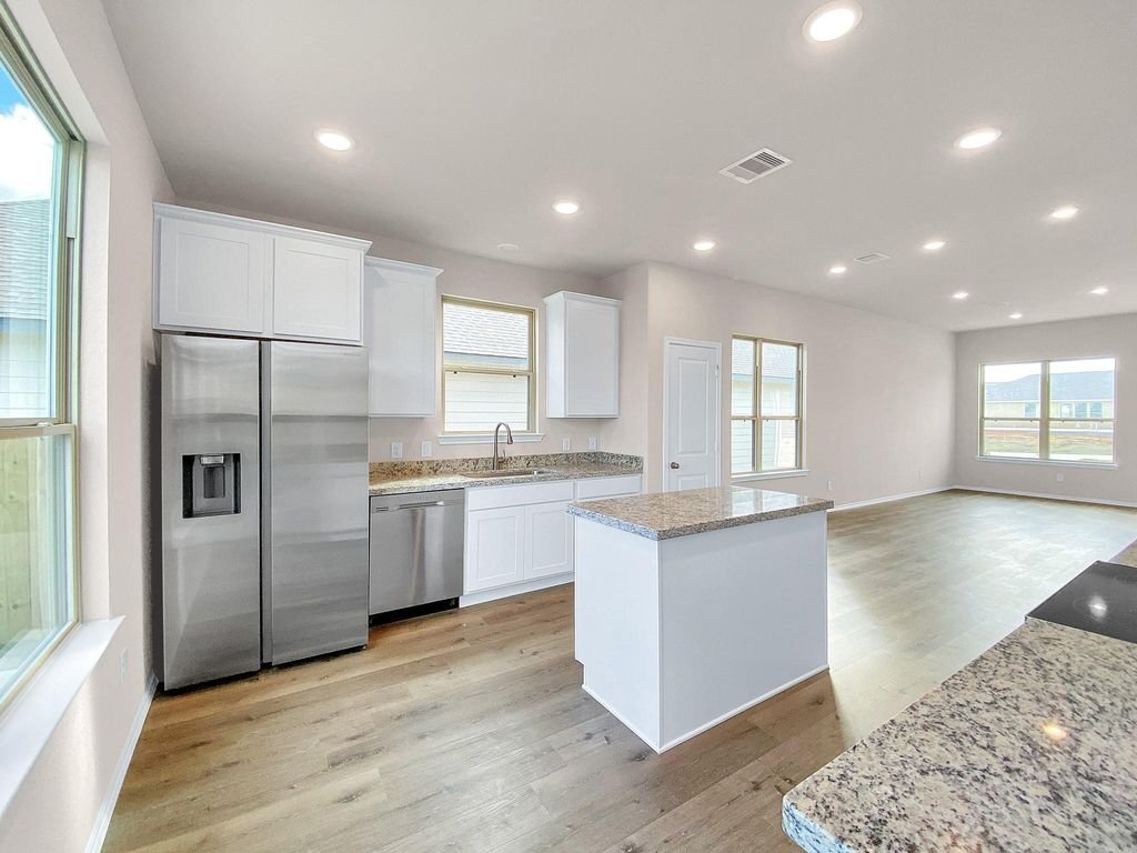 Building Photo - 13071 Clearview Dr
