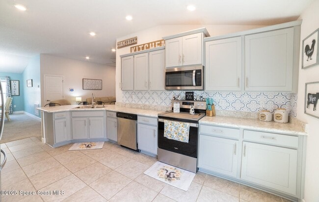 Building Photo - 814 Moment St