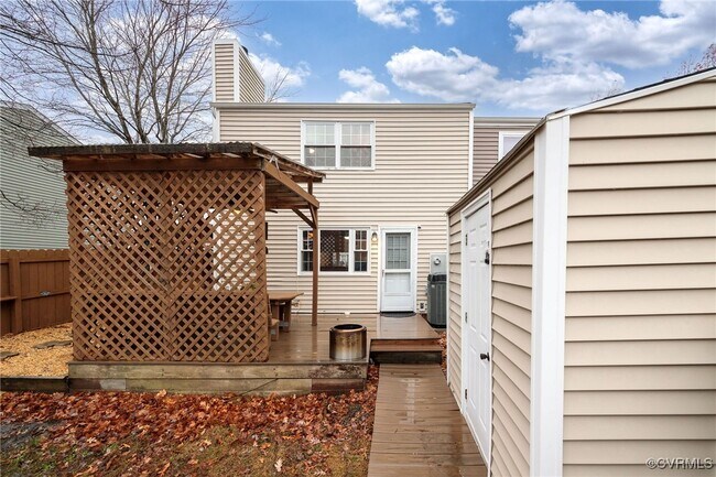 Building Photo - 7954 Clovertree Ct