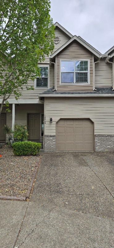 Building Photo - 18549 SW Takena Ct
