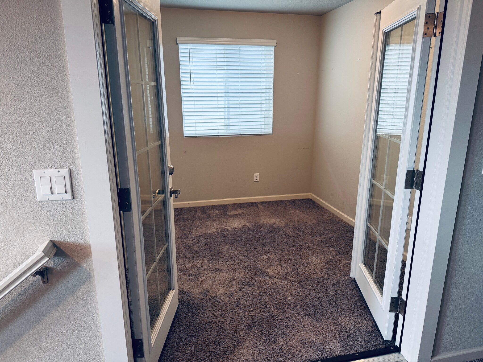 Second Floor Bonus Office - 4124 SW Mawrcrest Ave