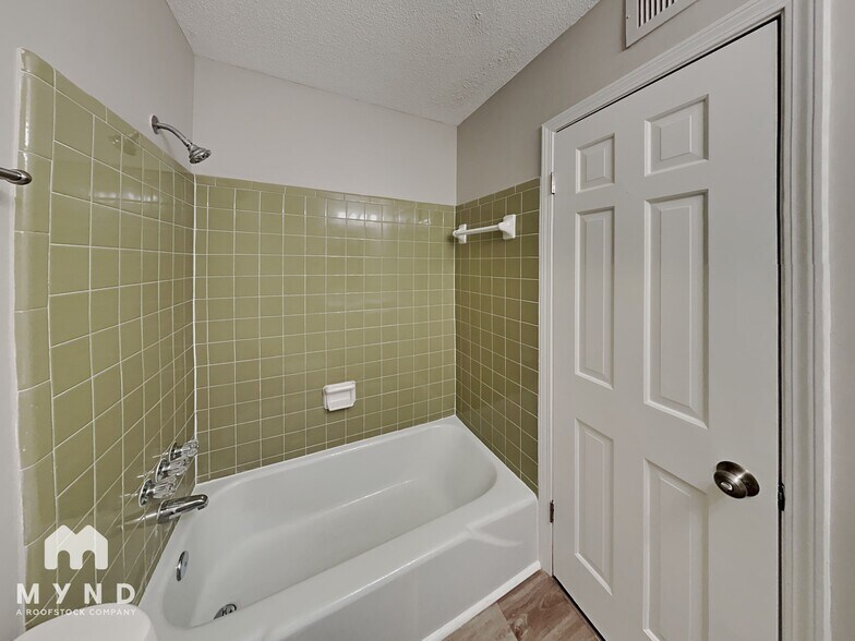 Building Photo - 6082 Belle Grove Cove N