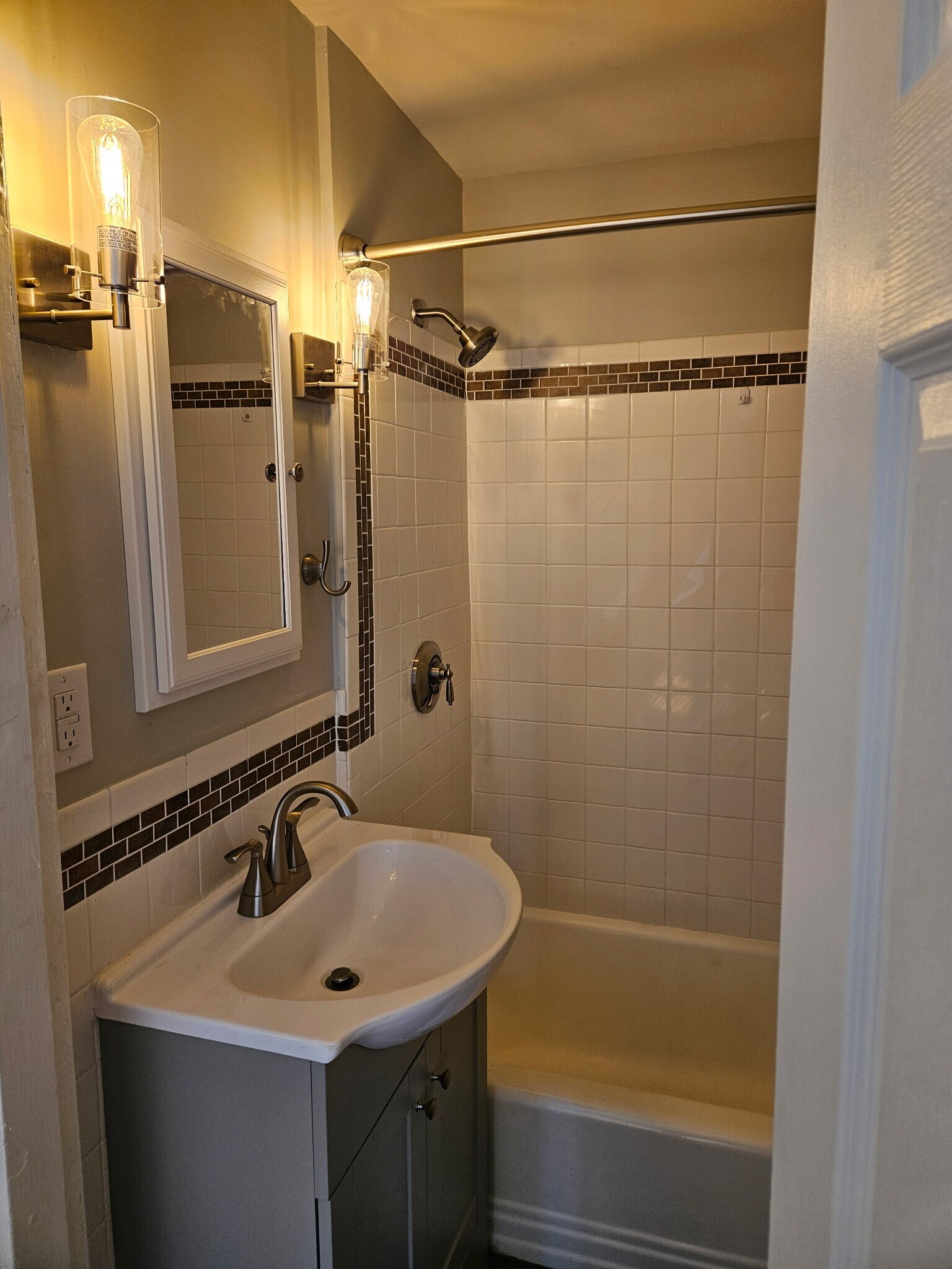 Bathroom - 92 Bank St