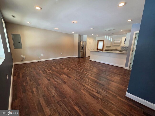 Building Photo - 1342 Edna Rd