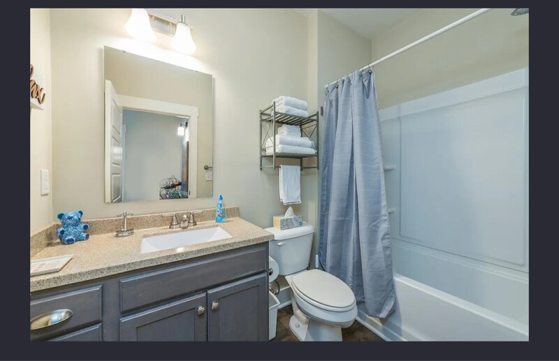 Building Photo - 32 Plant Pl