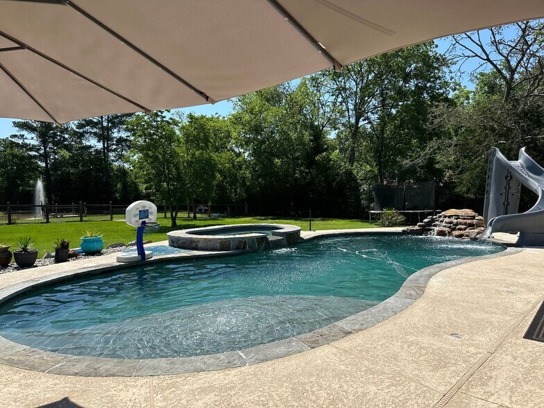 Building Photo - 885 Box Car Rd