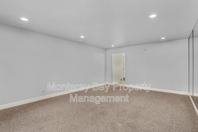 Building Photo - 4083 Sunset Ln