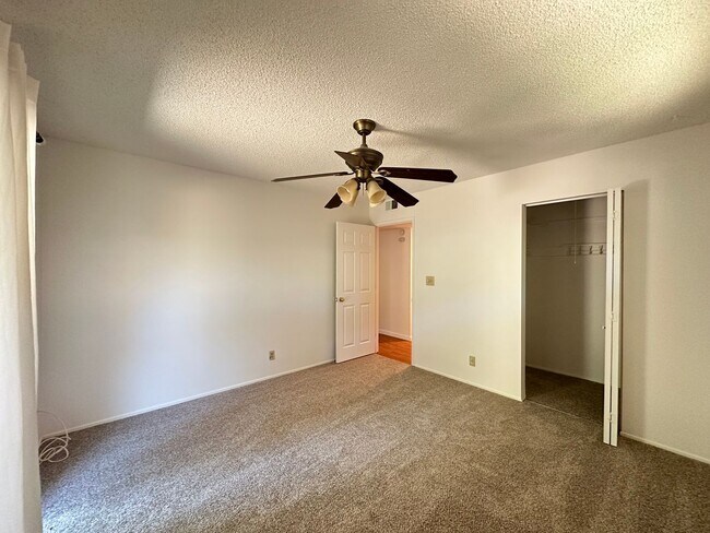 Building Photo - Two Bedroom in Great Location!