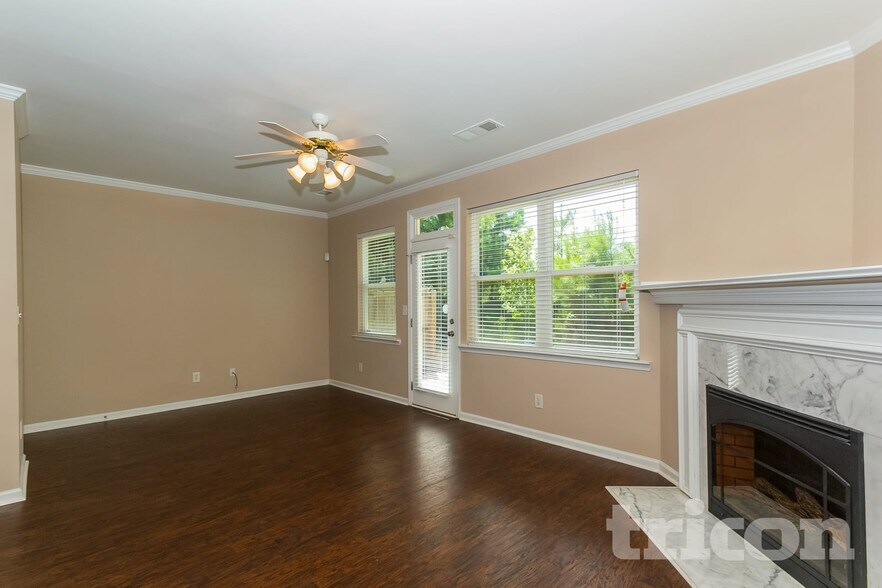 Building Photo - 3364 Estes Dr