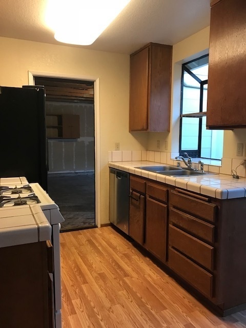 Building Photo - Great 2 Bedroom 2 Bath Condo in Seaside