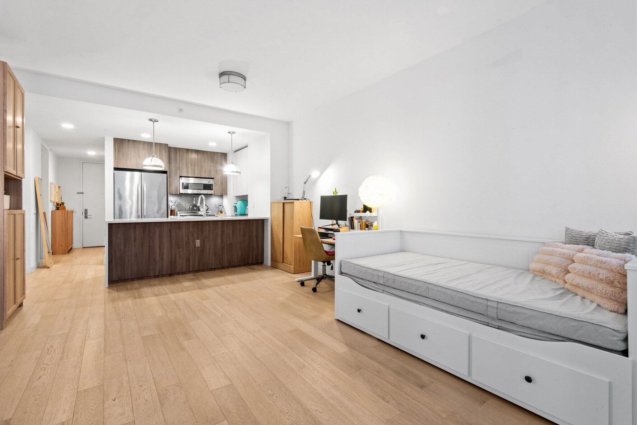 Building Photo - 160 1st St