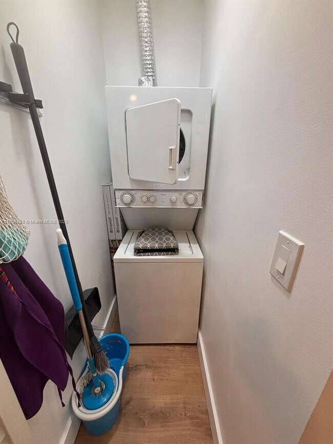 Building Photo - 14270 SW 68th St