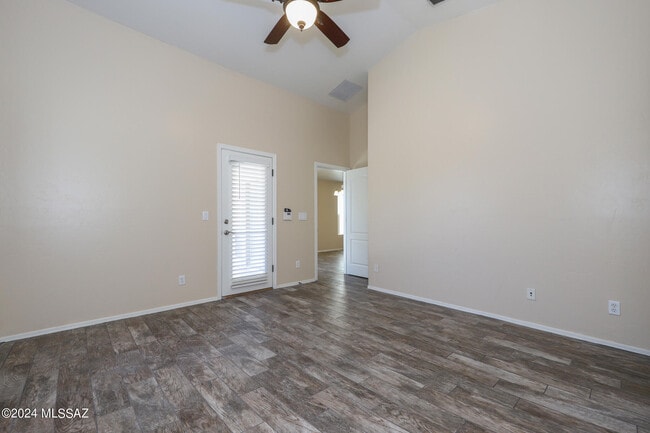 Building Photo - 10457 E Oakbrook St