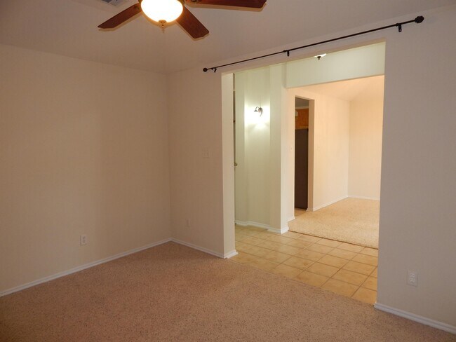 Building Photo - 2041 Rain Dance Loop