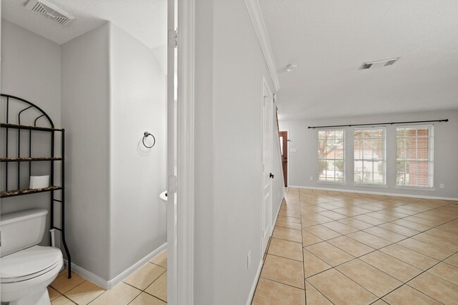 Building Photo - 18902 Sun Pass Dr