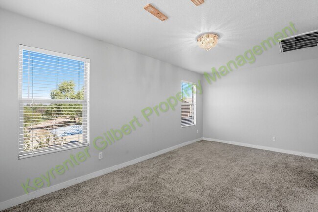 Building Photo - 5 bed / 2.5 bath Home in the San Tan Heigh...