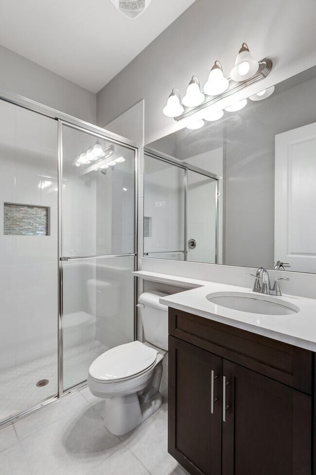 Building Photo - ** STONECREEK ** 3 BED + DEN / 3.5 BATH - ...