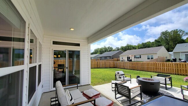 Building Photo - 2922 Poinciana Dr