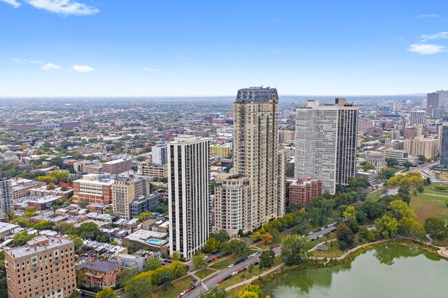 Building Photo - 2550 N Lakeview Ave