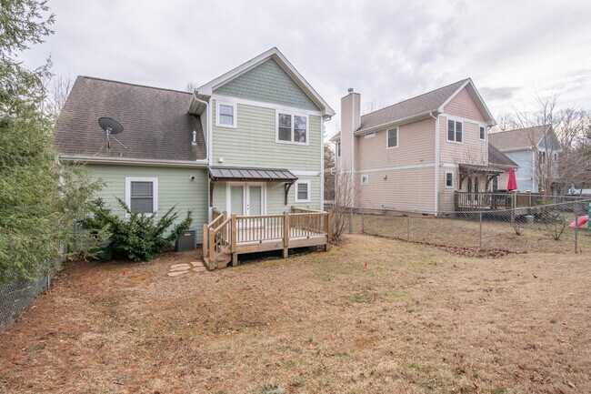 Building Photo - 106 Walnut St