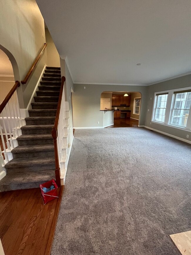 Building Photo - Beautiful 5 bedroom Executive Home In Wakefield