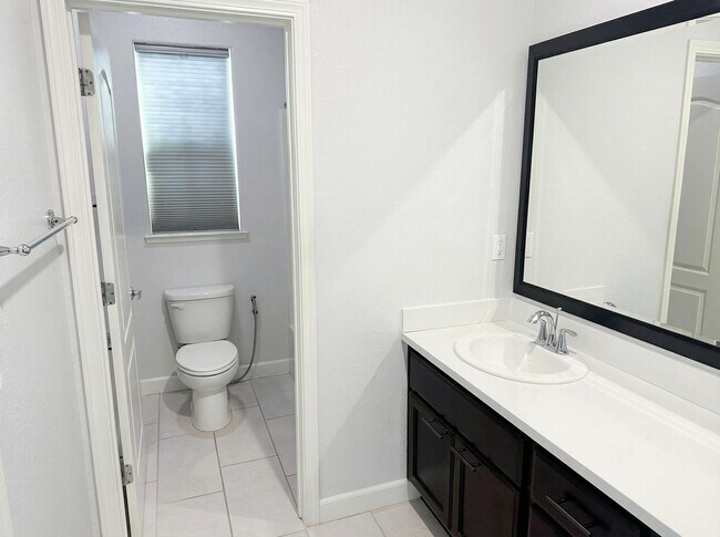 Building Photo - Beautiful 3BD Home in Hayward – Over 2,200 Sq Ft of Comfortable Living