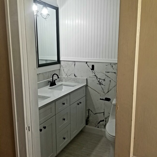 main bathroom - 1375 Alcazar Ave