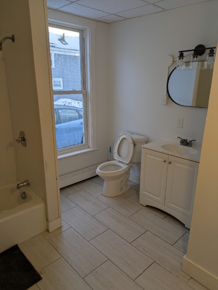 Building Photo - 148 Bartlett St