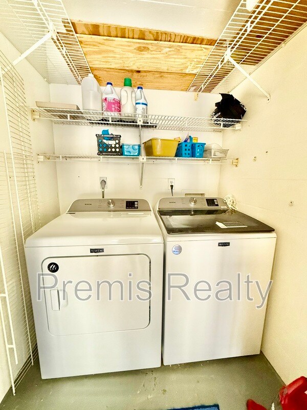 Building Photo - 2900 Cove Cay Dr