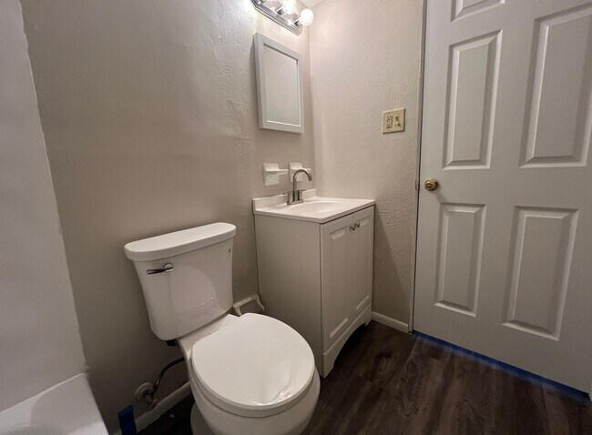 Building Photo - Cute, Affordable 1 Bedroom Apartment in Maplewood!