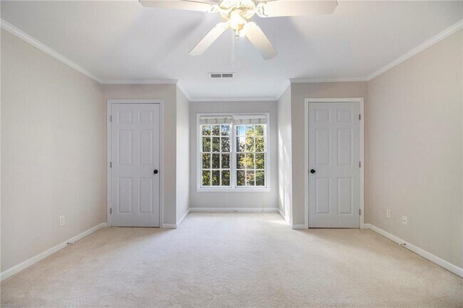 Building Photo - 960 Landmark Dr NE