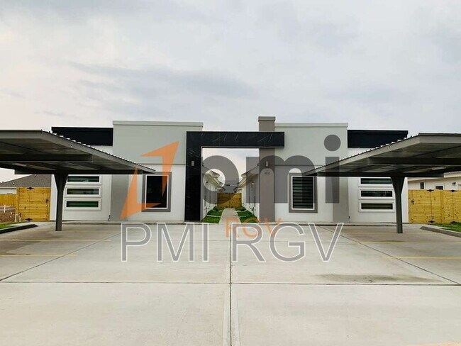 Building Photo - 805 W Garrison Dr