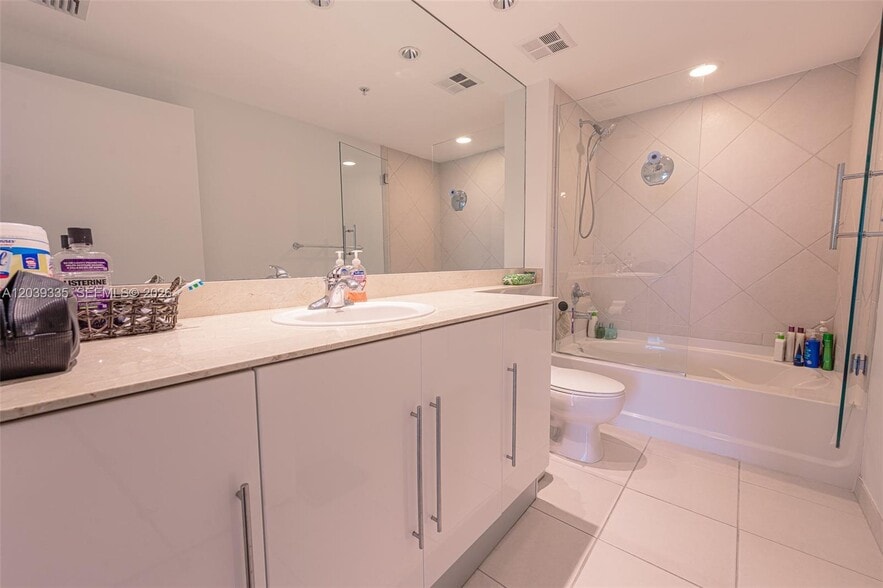 Building Photo - 335 S Biscayne Blvd